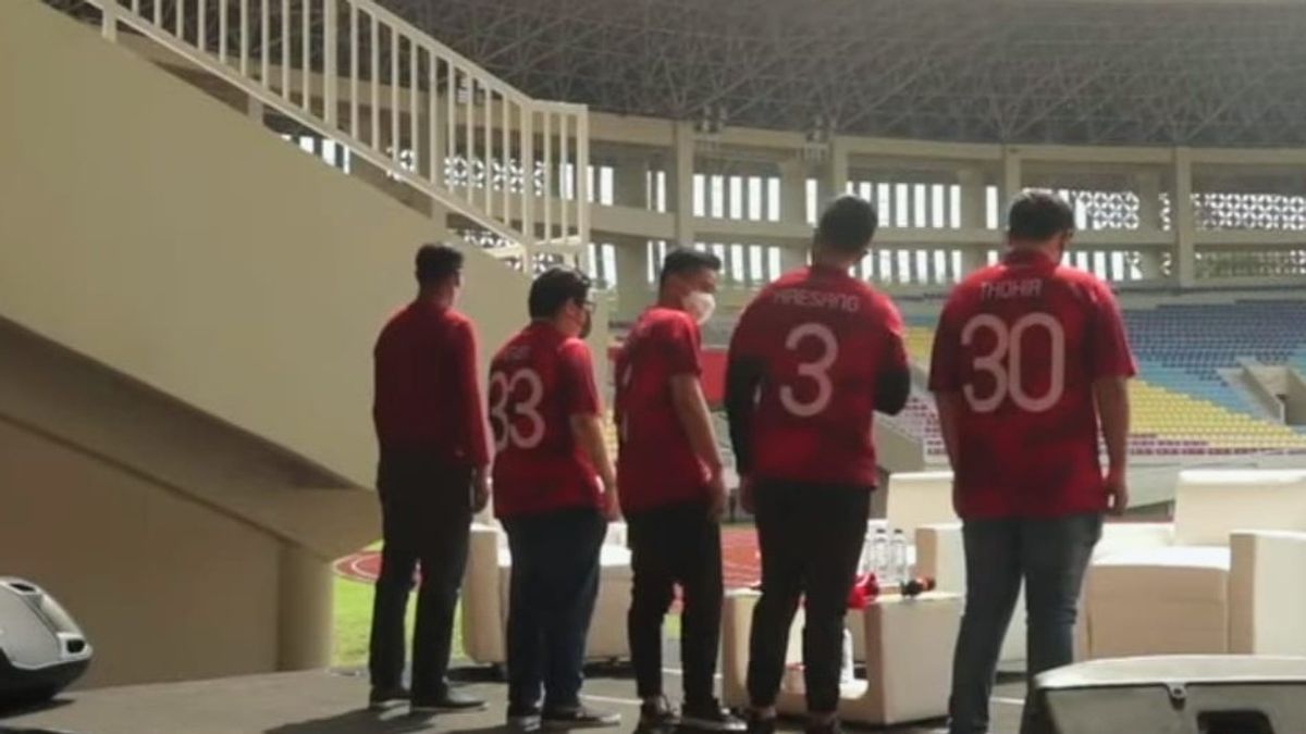 Kaesang And Erick Thohir Compact Wearing Red Jersey Number 3, Netizen: Wow, 3 Periods Coming Soon