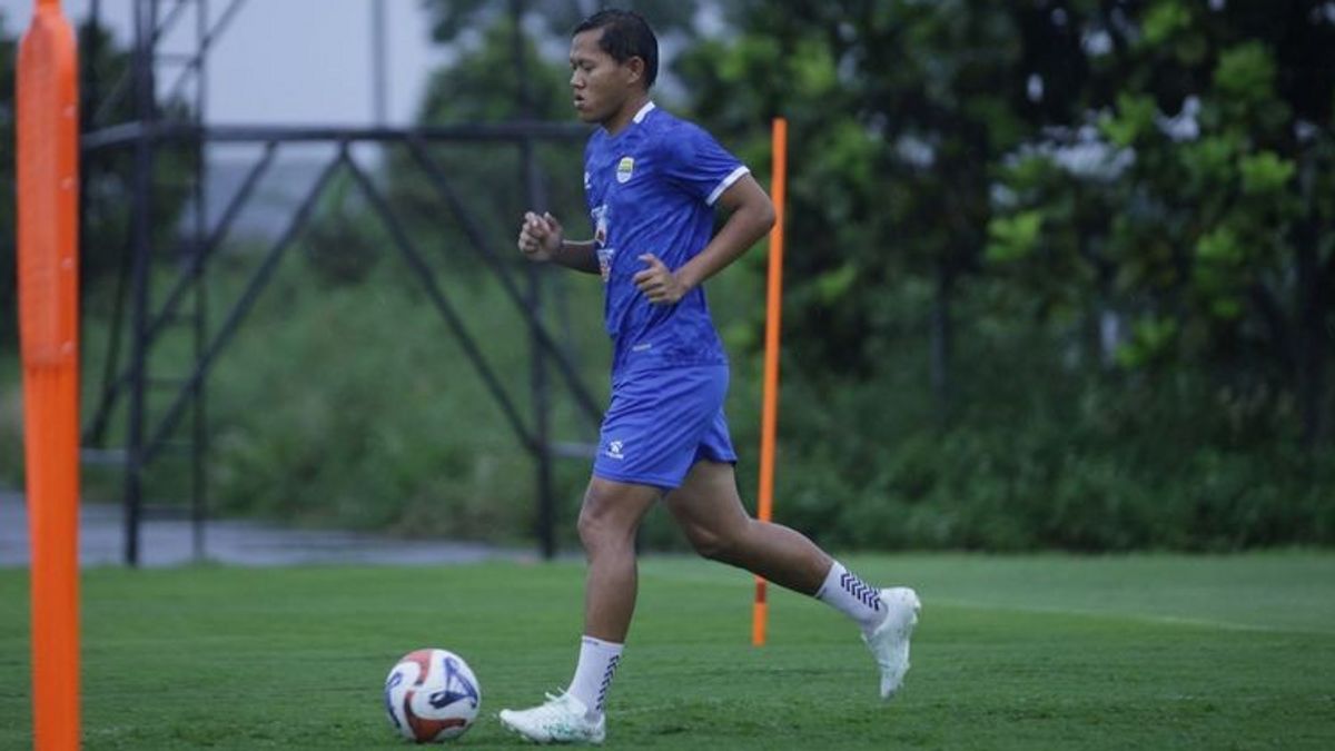 マレーシアのケナ・プングリとされるものについてのKisruh Pemain Persib、年表は何ですか?