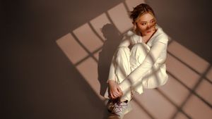 Ei dan Kisah Personal Perempuan Introvert di Single <i>Shooting Star</i>