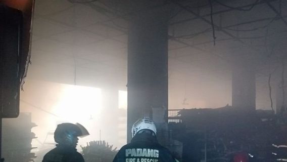 Aciak Mart di Padang Terbakar, Kerugian Ditaksir Capai Rp3 Miliar