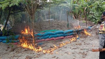 Illegal Gold Mine In Mount Botak, Maluku Still In Progress, Police Burn 25 Cyanide-Made Ponds