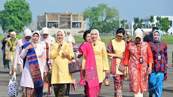 Bertolak ke Medan, Iriana Jokowi Hadiri HUT ke-43 Dekranas
