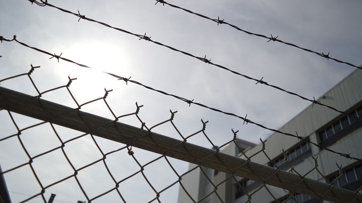 人权部对过度居住的监狱进行了会谈，例如，尽管容量为1，136人，但Cipinang拘留中心挤满了4，916人
