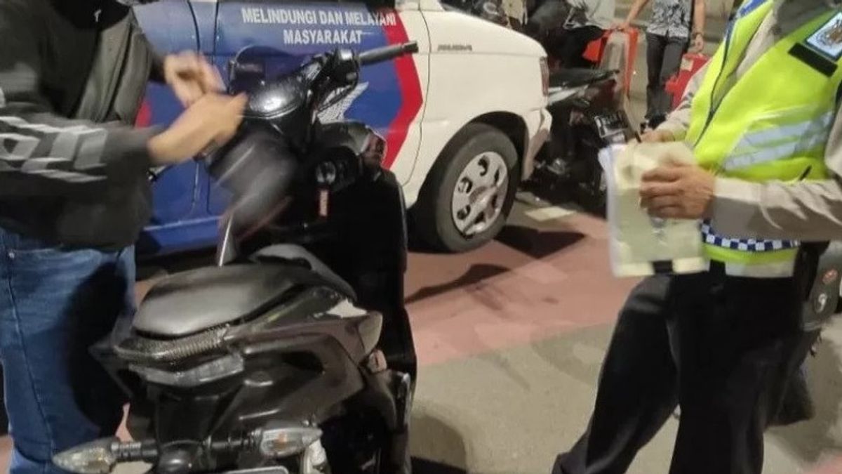 Polisi Gelar Razia Knalpot Bising, <i>Bikers</i> Kabur Sampai Tabrak Motor Patwal Polres Tangsel