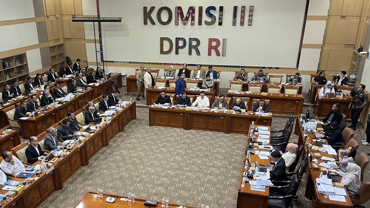 Setahun Prabowo-Gibran, Komisi III DPR Puji Stabilitas dan Reformasi Penegakan Hukum