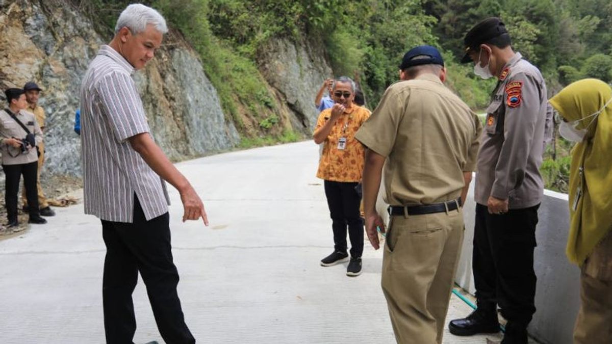 发现结构裂缝，Ganjar Pranowo怀疑Lokidang道路混凝土化项目存在违规行为