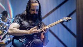 Ini Alasan John Petrucci Punya Janggut Ikonik