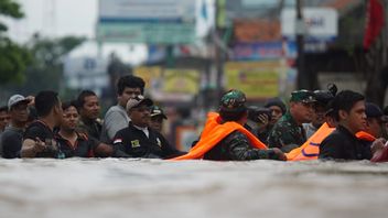 Tim Evakuasi Banjir Jabodetabek Diminta Kerja Maksimal
