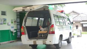Minibus Tabrak Truk Kontainer di Palembang, 3 Luka Parah Dilarikan ke RS