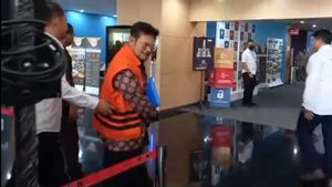 Pakai Rompi Orange Yasin Limpo Tiba di Gedung KPK Disusul Nawawi, Firli Bahuri Belum Kelihatan