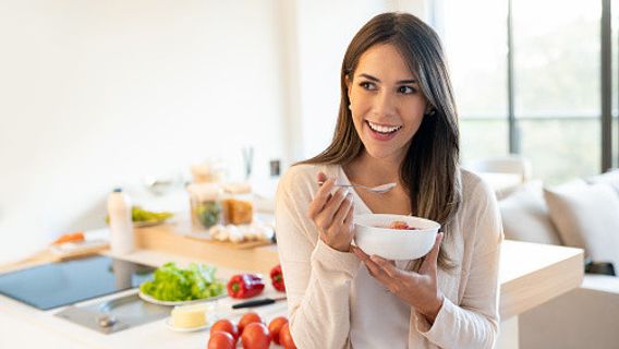 ヨーグルトを飲むと体重を減らすことができますか?ここに完全な説明があります