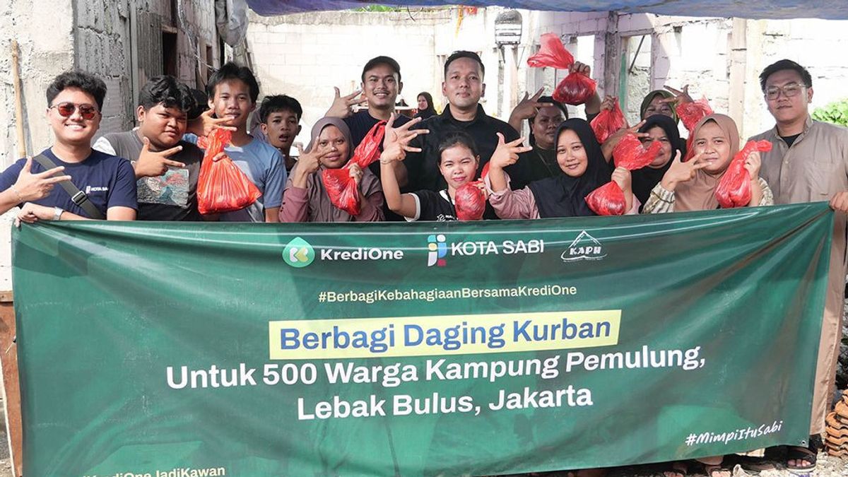 KrediOne Bagikan 500 Hewan Kurban untuk 500 Keluarga Pemulung di Jakarta