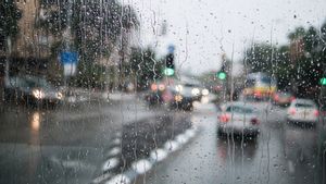 BMKG Ingatkan Masyarakat Waspada Hujan Lebat Disertai Petir dan Angin Kencang Hari Ini