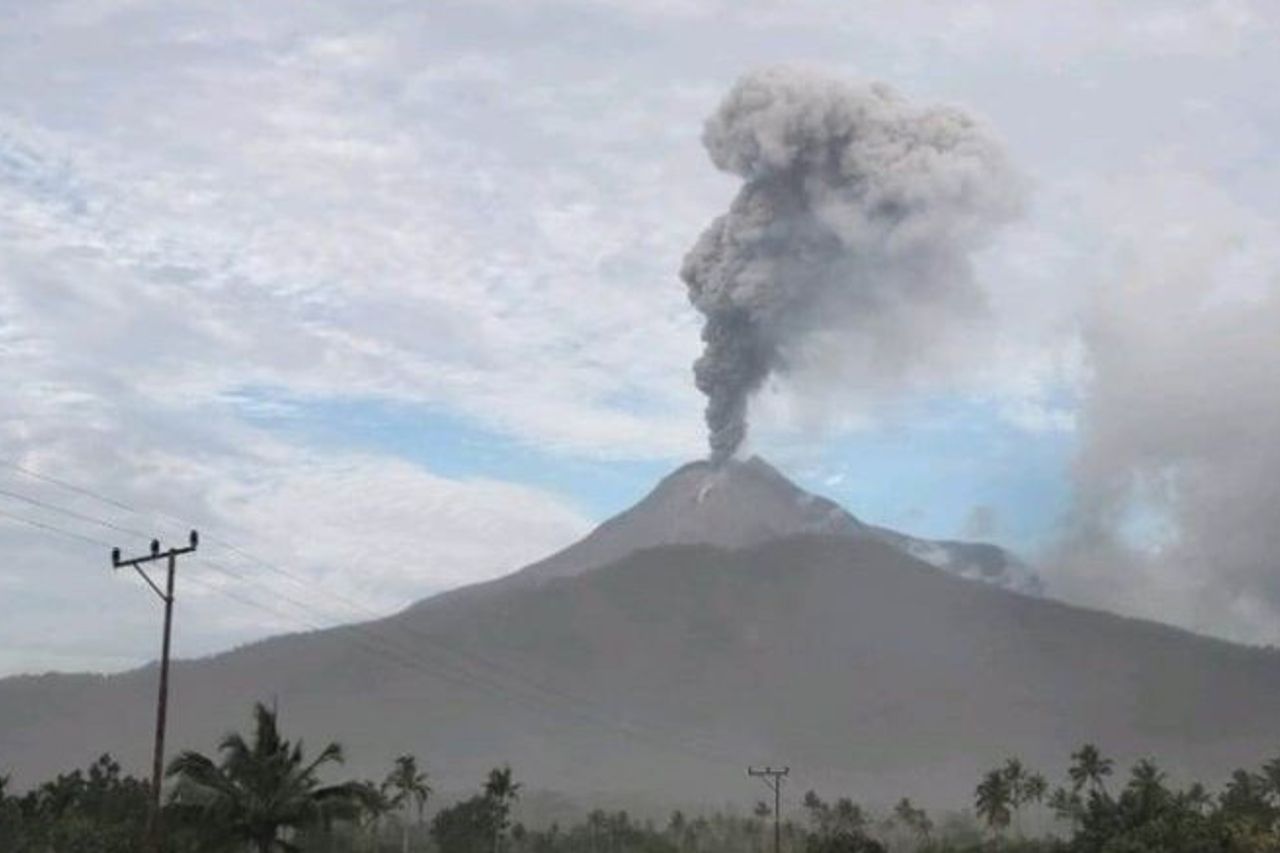 レウォトビ火山男性5回噴火