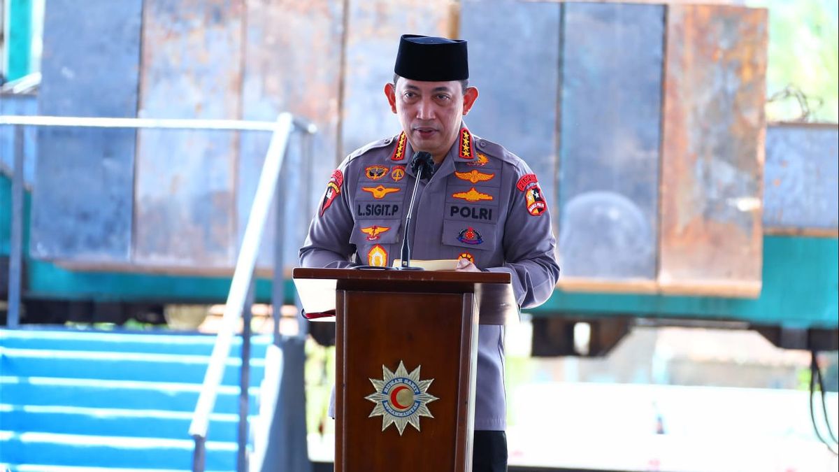 Wearing Black Caps To Attend Hospital Ground Breaking, National Police Chief Sigit Praises Muhammadiyah For Having A Big Contribution To Health