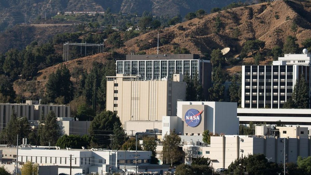 JPL NASAは、不確実な2024年財政予算のために100人の請負業者を解雇しました