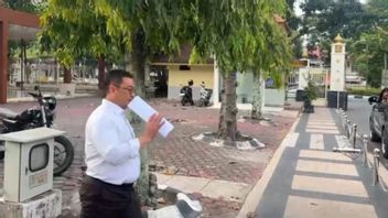 KPK Bawa Sekda-Kabag Protokol Riau Usai Geledah Kantor Gubernur