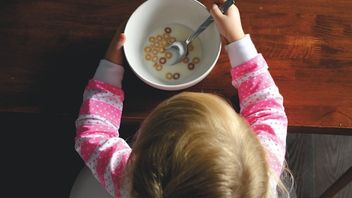Bunda Bingung Mengukur Porsi Makan Anak? Coba Lakukan Hal Ini