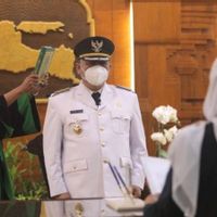 Dilantik Gubernur Khofifah, Whisnu Sakti Jadi Wali Kota Surabaya 6 Hari