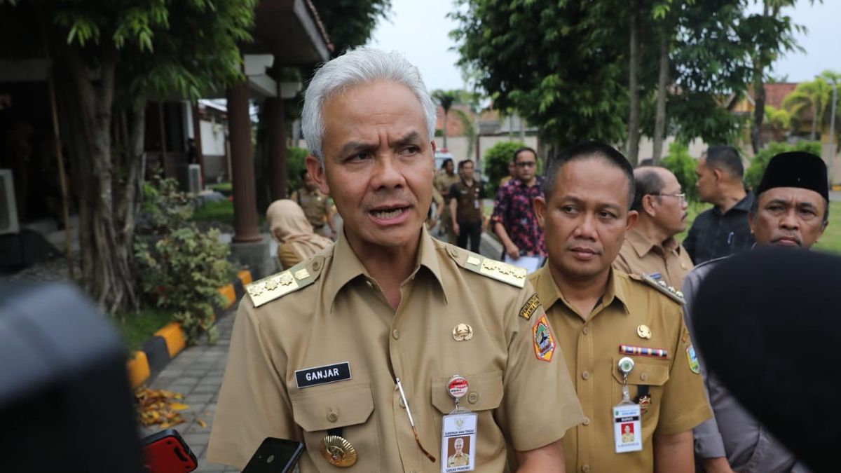 Ganjar Larang Sekolah Negeri di Jateng Tahan Ijazah karena Alasan Apa Pun