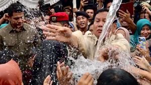 Menhan Prabowo Serahkan Bantuan Pipa Air Bersih untuk Ribuan KK di Sukabumi