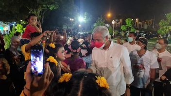 Ganjar Pranowo's Happy Face And Applause When The Children Intercepted Him At The Pancasila Dance