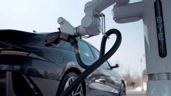 Charge Electric Cars? Just Order Robots!