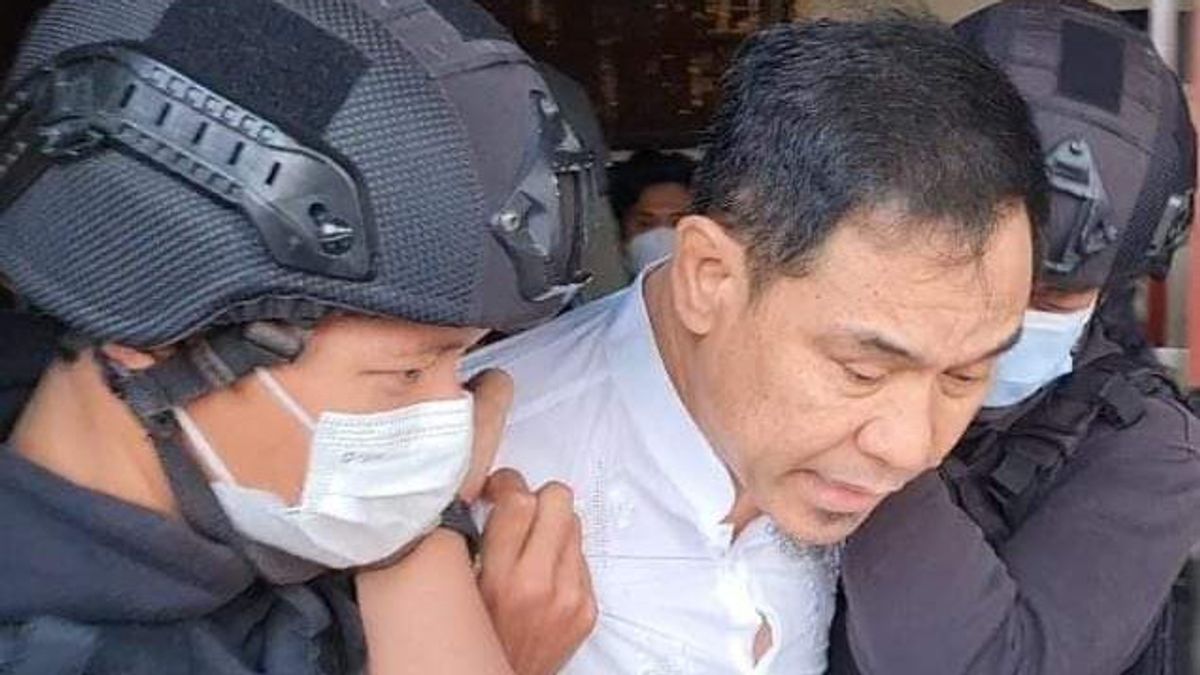 Munarman Protes, Ditangkap Setelah Seminggu Jadi Tersangka