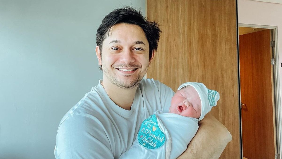 Tengku Dewi Born A Girl, Andrew Andika Joins In Accompanying The Hospital