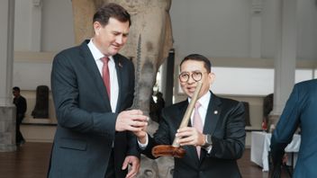 rénateur de la coopération culturelle, le ministre de la Culture Fadli Zon accueille la délégation biélorusse au musée national