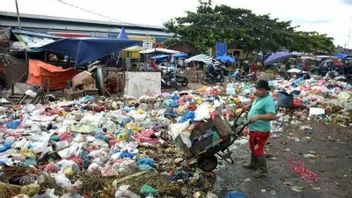 垃圾散落在北干巴鲁空地上，环境局举行突袭，会见迪桑克西的直接肇事者