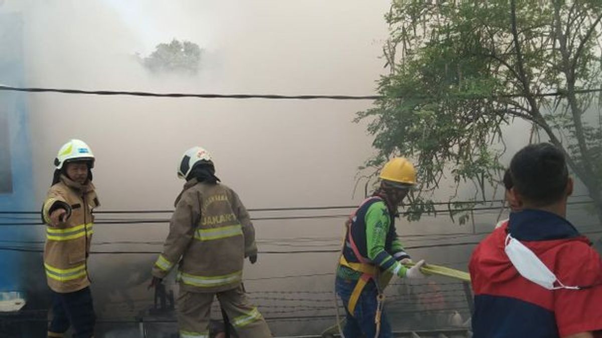 Police Fighting The Firehouse Of The Democratic DPP Building