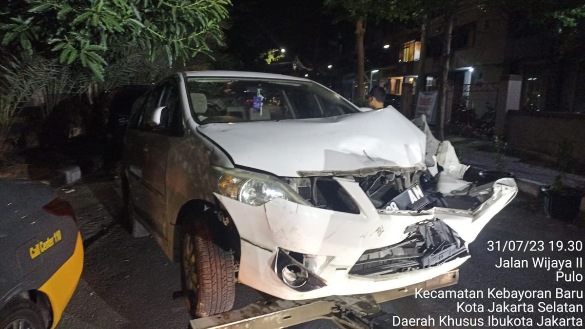 Kurang Konsentrasi, Pengemudi Toyota Innova di Jaksel Tabrak 6 Pengendara Motor