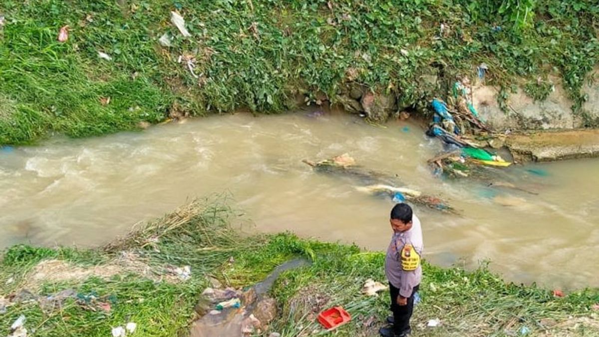 Abandoned To Buy Food, A Boy From Batam Drifts In A Trench And Has Not Been Found