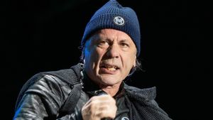 Alasan Bruce Dickinson Buat Musik Lebih 'Berat' di Luar Iron Maiden
