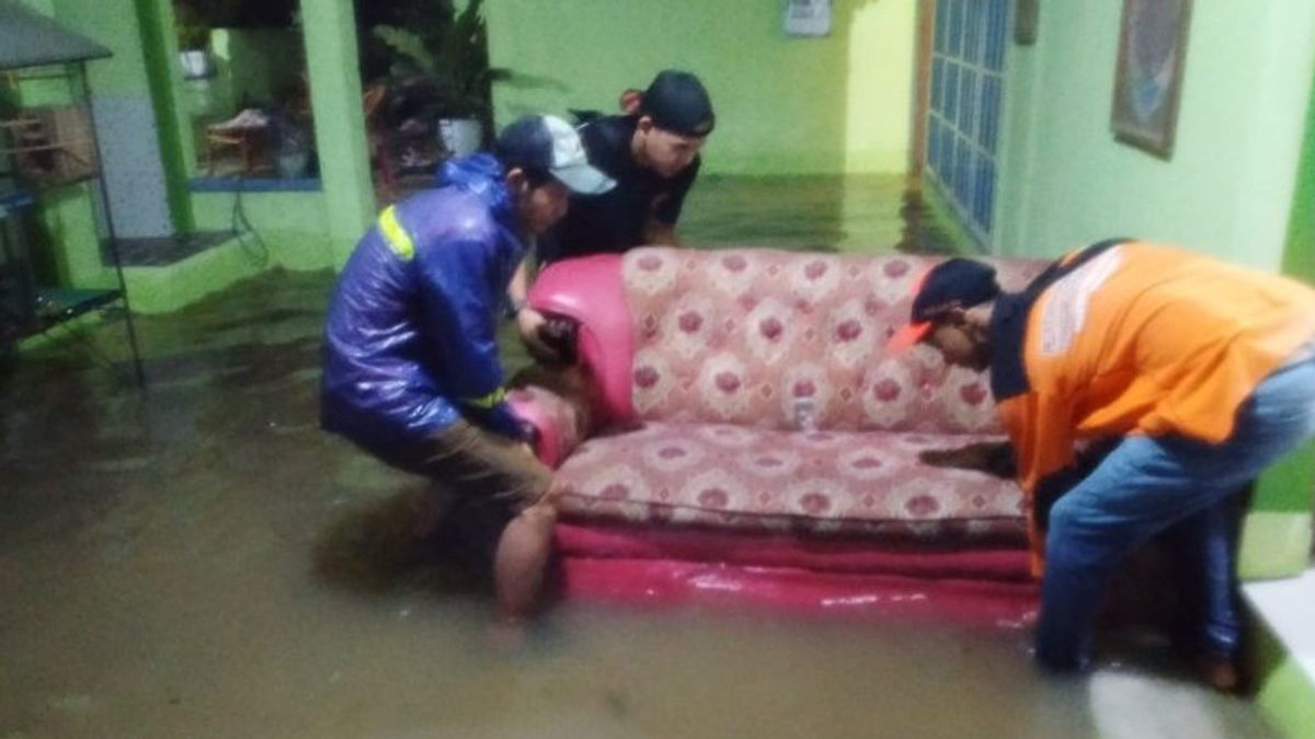 Banjir Hampir Lumpuhkan Aktivitas Warga di Kota Baturaja Sumsel