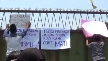 Datangi Pabrik, Warga Protes Limbah Serbuk dari Perusahaan Kayu di Jombang