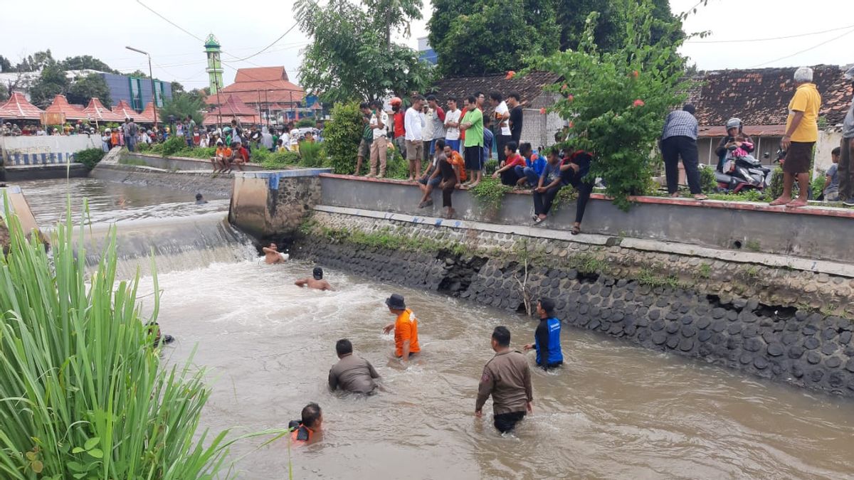 Toddler Dies In Situbondo Sampean Lama River Irrigation Channel, Body Found 2 Km From Slipping Location