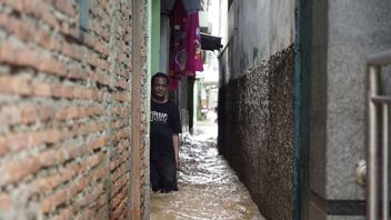 ジャカルタ州政府、雨季に、トーア洪水の期待を含む機器を配布