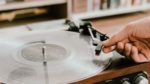 Penjualan <i>Vinyl</i> Meningkat setelah 3 Dekade, Album Lana Del Rey Duduki Peringkat Pertama