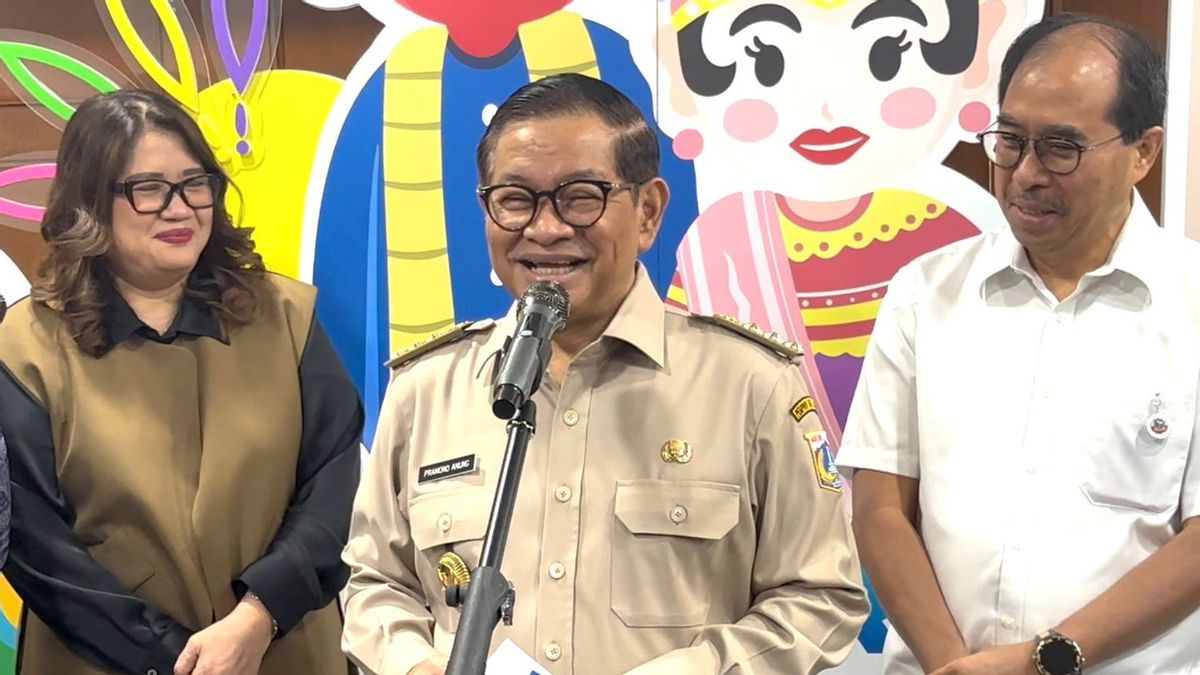 Pramono Tak Mau Urusi Masalah Pengibaran Bendera One Piece di Jakarta  