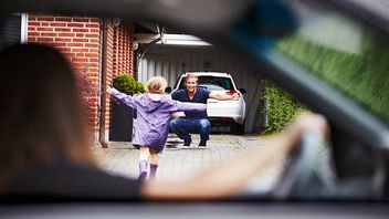 子供の眼鏡から離婚を理解する, これは分離している両親のための年齢のためのガイドです