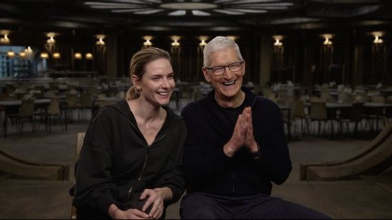 Tim Cook dan Rebecca Ferguson Umumkan Musim Baru Serial 'Silo' dari Lokasi Syuting di Inggris