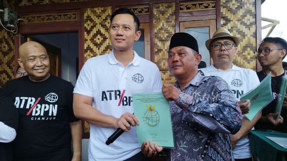 قدمت AHY 55 شهادة توحيد الأراضي لمجتمع ضحايا زلزال Cianjur لعام 2022