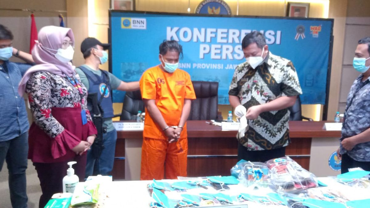 BNNP揭露Sabu在东爪哇3个地区的走私活动，该模式被发送“北干巴鲁廉价鞋子”包裹