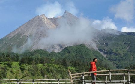 Gunung Merapi Masih Batuk, Keluarkan Guguran Material Sejauh 1,5 Kilometer