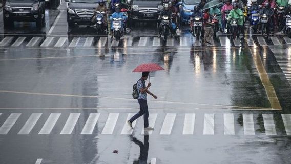 Tetap Waspada di Hari Natal, BMKG Perkirakan Hujan Lebat Disertai Angin dan Kilat di Sejumlah Provinsi