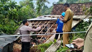 Longsor Timpa Warga Situbondo, BPBD Dirikan Tenda Darurat Cegah Susulan