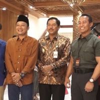 Kapolda Jateng Rangkul Dua Paslon untuk Serukan Pilkada 2024 Berjalan Aman dan Damai