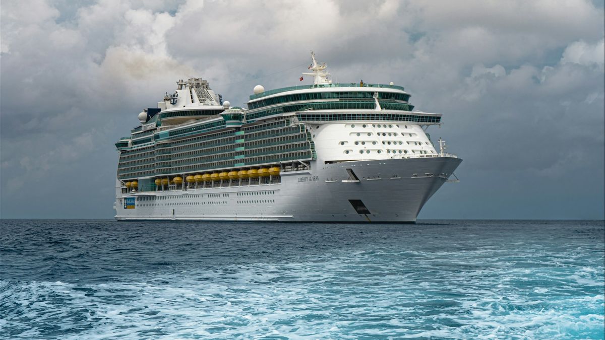 Son fiancйe est mort en buvant 33 verres de Miras, une femme a poursuivi la deuxìme plus grande compagnie de croisiere au monde.